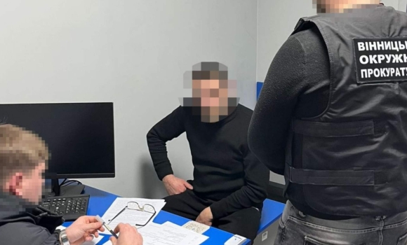 Вдавали спецслужбовців і видурили у 70-річної вінничанки понад 1,8 млн грн