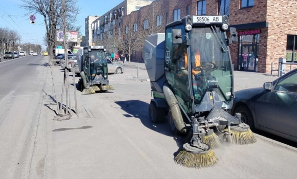 Весняне прибирання вулиць стартувало у Вінниці