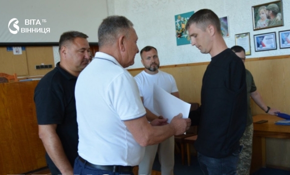 Ветеран 95-ї десантно-штурмової бригади з Томашполя отримав нагороду Міноборони
