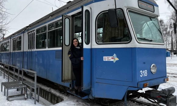 Від кондукторки до водійки трамвая історія працівниці Вінницької транспортної компанії