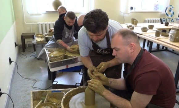 Від окопів до гончарного кола неймовірна історія воїнів, які знайшли нове покликання