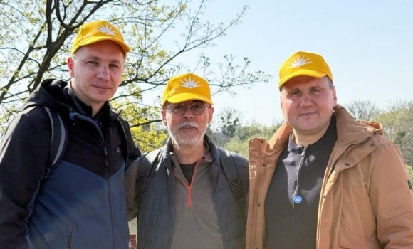 Від Вінниці до Гнівані пішки Президент Шляху святого Якова особисто протестував подільське Каміно