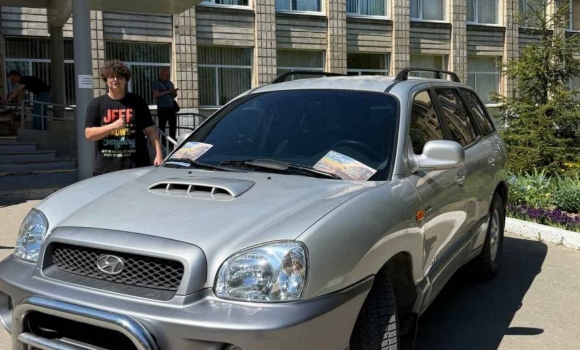Від ярмарків до передової вінницький ліцей зібрав кошти на ще один позашляховик для ЗСУ