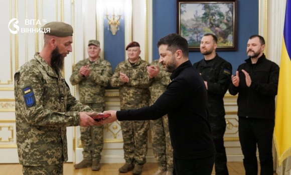 Відбивав штурм гранатами, коли скінчилися набої майстер-сержант вінницької бригади отримав орден «За мужність»