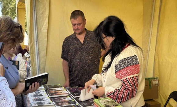 Відомий письменник після візиту на VinBookFest видав “вінницький роман” Відомий письменник після візиту на VinBookFest видав “вінницький роман”
