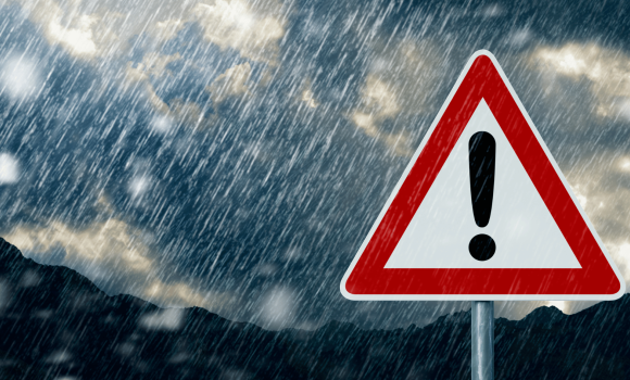 Вінничан попереджають про сильні пориви вітру та дощі 24 квітня