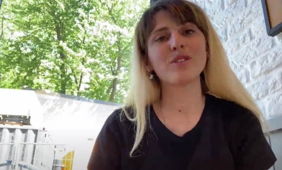 Вінничанка взяла участь у пікеті в Польщі через теракт на Каховській ГЕС