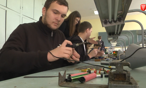Вінницька молодь виготовляє потужні павербанки з використаних "електронок"