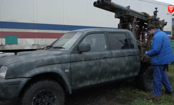 Вінницькі майстри переробили звичайну автівку в бойову установку