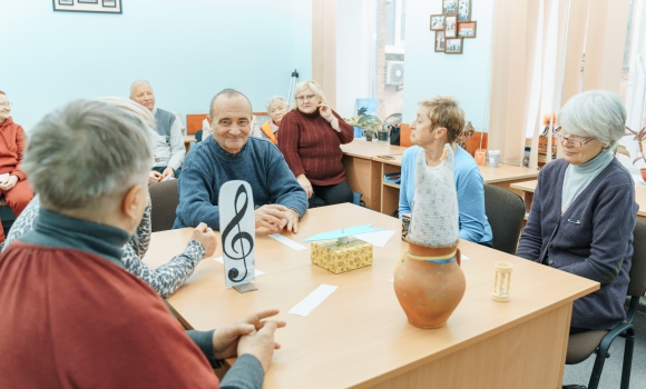 Вінницькі пенсіонери до Дня студента зіграли у “Що Де Коли”