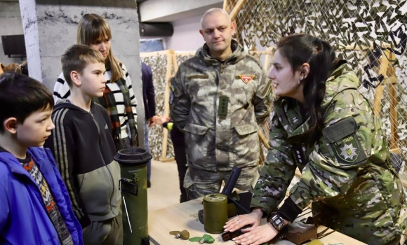 Вінницькі поліцейські показали дітям основи своєї професії