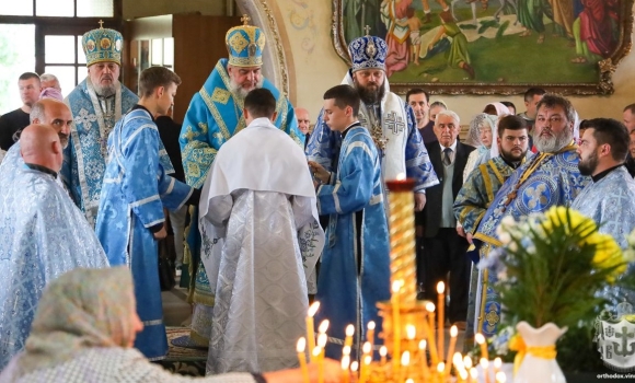 Вінницький митрополит очолив урочисте богослужіння у хмельницькому храмі