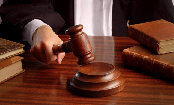 Вінницький суд скасував домашній арешт медикині, яка незаконно нарахувала премії працівникам