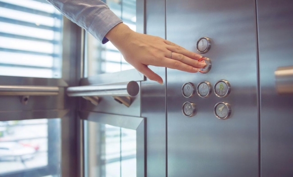 “Вінницяміськліфт” рекомендує з обережністю користуватися ліфтами