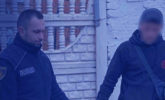 Наважилася розповісти правду лише психологу: на Вінниччині вітчим розбещував і знущався з 14-річної падчерки