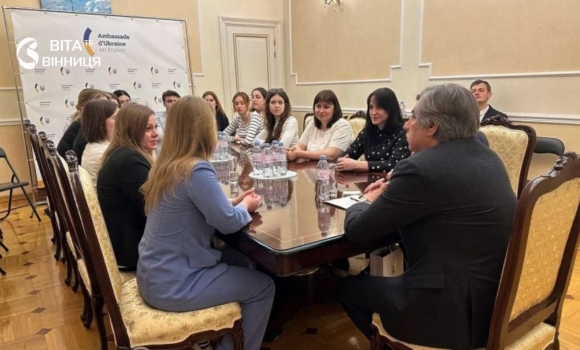 Вінничани у французькому парламенті молодь регіону лобіює інтереси України на міжнародній арені Вінничани у французькому парламенті молодь регіону лобіює інтереси України на міжнародній арені