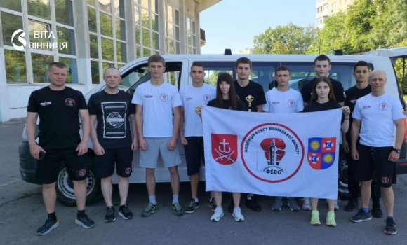 Вінничани відправились на всеукраїнські змагання — серед учасників дві сестри-боксерки Вінничани відправились на всеукраїнські змагання — серед учасників дві сестри-боксерки