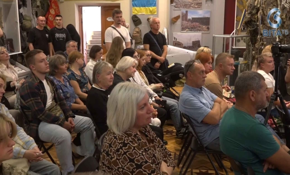 Вінничани вшанували пам’ять льотчика-штурмана вертольота Дениса Бадіку