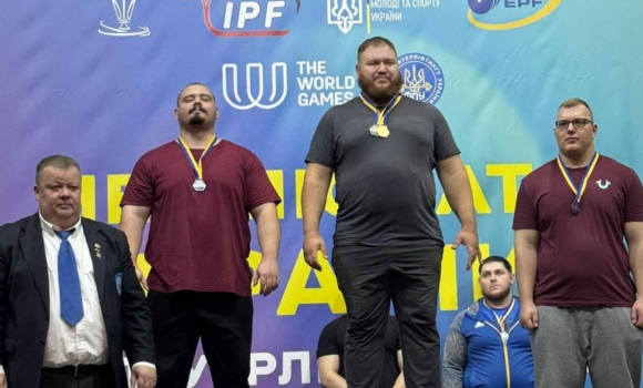 Вінничани здобули “золото” та два “срібла” на чемпіонаті з пауерліфтингу