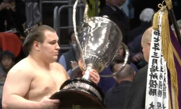 Вінничанин Аонішікі здобув перемогу вищої ліги японського сумо