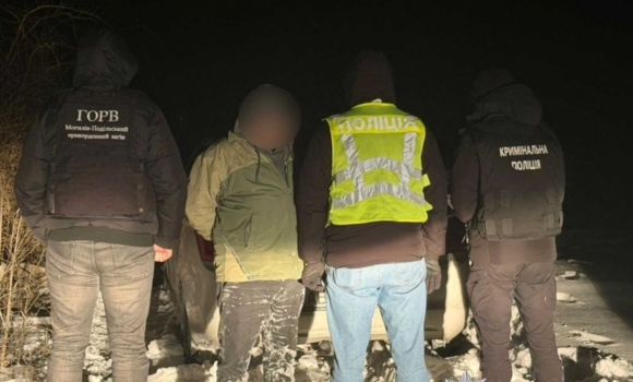 Вінничанин допомагав незаконно перетнути кордон за сім тисяч доларів