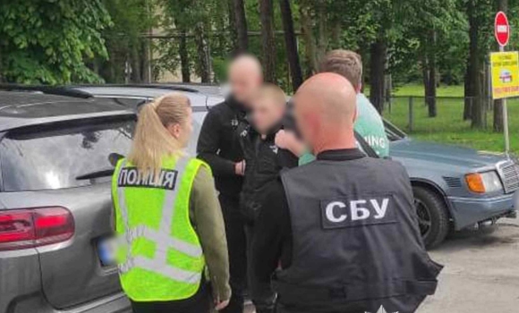 Вінничанин обіцяв незаконний перетин кордону чоловікам призовного віку