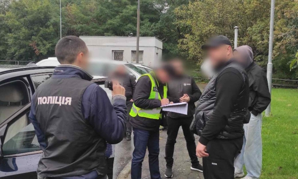 Вінничанин пообіцяв військовому за 18 тис. доларів оформити липову інвалідність