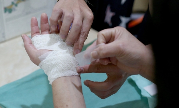 Вінничанин тікав від ТЦК через паркан та порізав руки в кров об колючий дріт