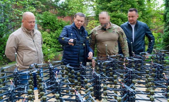 Вінницька громада передала 100 FPV-дронів бійцям на покровський напрямок