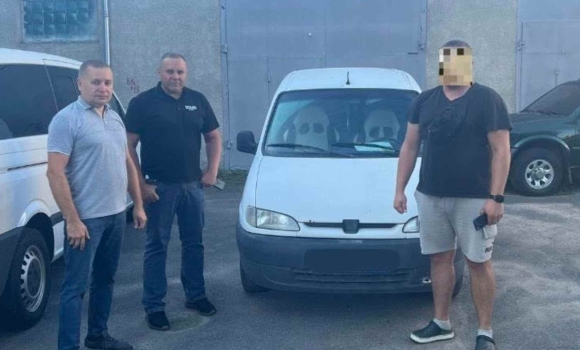 Вінницька митниця передала військовим конфіскований автомобіль