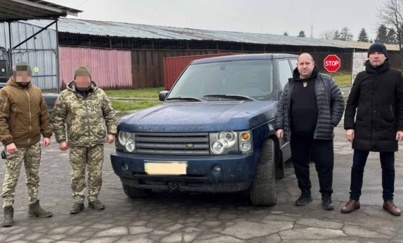 Вінницька прокуратура передала Збройним Силам ще один позашляховик 