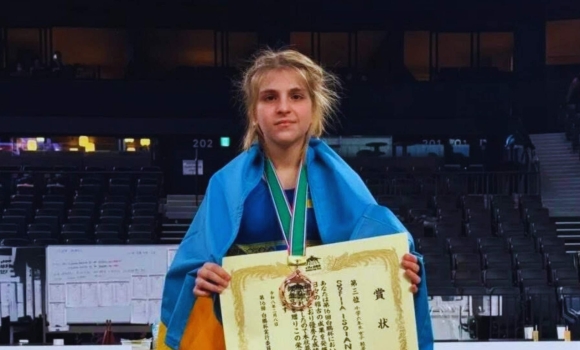 Вінницька школярка здобула історичну перемогу на турнірі з сумо в Японії