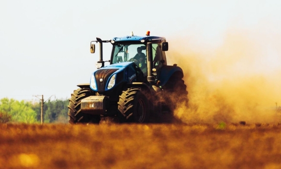 Вінницькі аграрії готують ґрунт до посіву ярих зернових