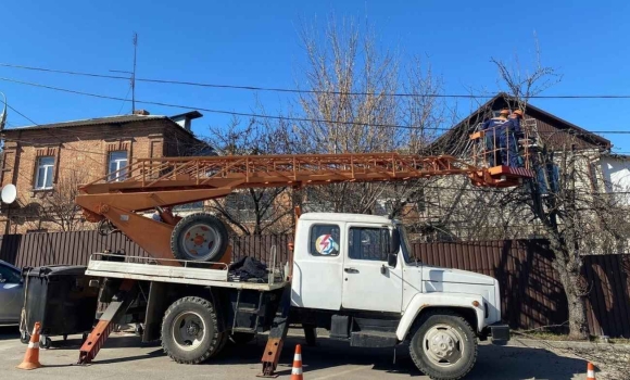 Вінницькі енергетики активно розчищають дерева в охоронних зонах електромереж Вінницькі енергетики активно розчищають дерева в охоронних зонах електромереж