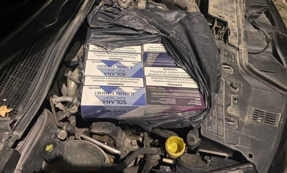 Вінницькі митники не пропустили через кордон вантаж прихованих пристроїв для куріння