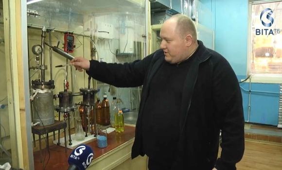 Вінницькі науковці використовують установку, яка перетворює сміття на бензин