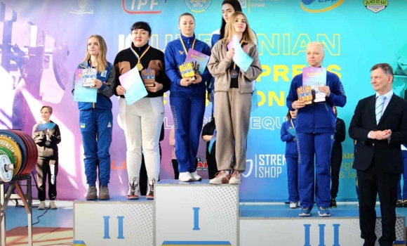 Вінницькі пауерліфтерки вибороли на Чемпіонаті України командне “срібло”