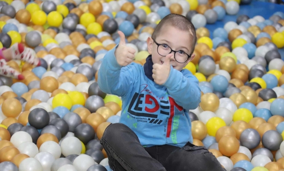 Вінницькі поліцейські зробили День Миколая особливим для дітей загиблих правоохоронців Вінницькі поліцейські зробили День Миколая особливим для дітей загиблих правоохоронців