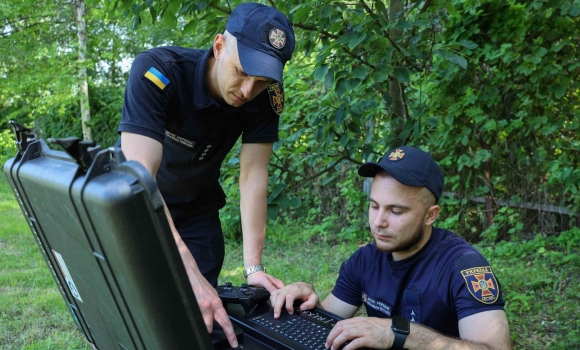 Вінницькі рятувальники отримали два сучасних підводних дрони