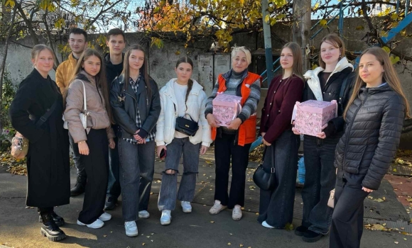 Вінницькі школярі підтримали ветеранів праці транспортної компанії Вінницькі школярі підтримали ветеранів праці транспортної компанії