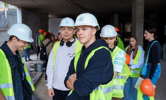 Вінницькі студенти побували на будівництві муніципальної багатоповерхівки