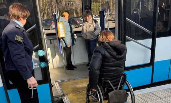 Вінницькі трамвайні зупинки облаштовують за цюрихським стандартом доступності Вінницькі трамвайні зупинки облаштовують за цюрихським стандартом доступності