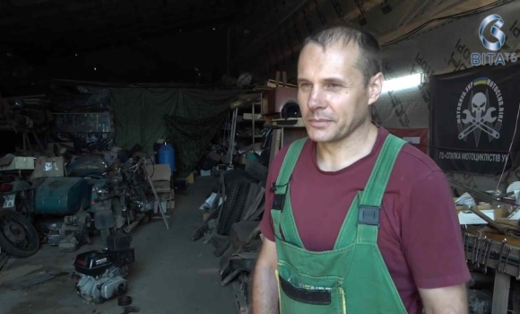 Вінницькі волонтери перетворили гараж на майстерню, де працюють заради фронту