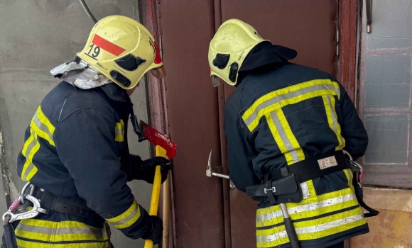Вінницьких рятувальників двічі за добу викликали екстрено відкрити замкнені двері