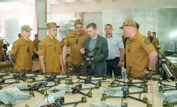 Вінницьким нацгвадійцям передали 100 FPV-дронів, бодікамери, РПГ та трактор для господарських потреб частини