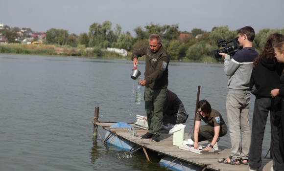 Вінницьким школярам показали як моніториться якість води у Південному Бузі