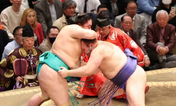 Вінницький сумоїст Аонішікі здобув чергову перемогу на японському Hatsu Basho Вінницький сумоїст Аонішікі здобув чергову перемогу на японському Hatsu Basho