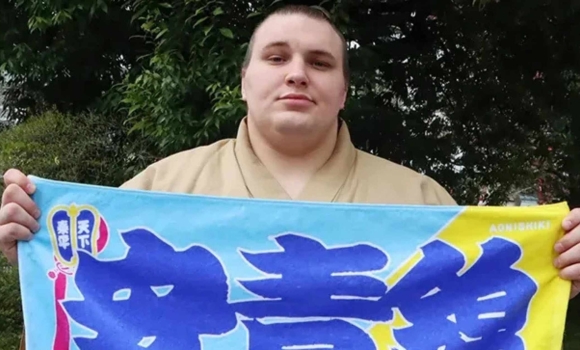Вінницький сумоїст Аонішікі здобув десяту перемогу на турнірі Kyushu Вінницький сумоїст Аонішікі здобув десяту перемогу на турнірі Kyushu