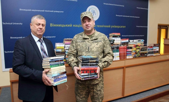 Вінницький технічний університет передав військовим книги