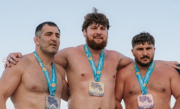 Вінницький тренер Важа Даіаурі здобув «золото» на етапі світової серії з пляжної боротьби